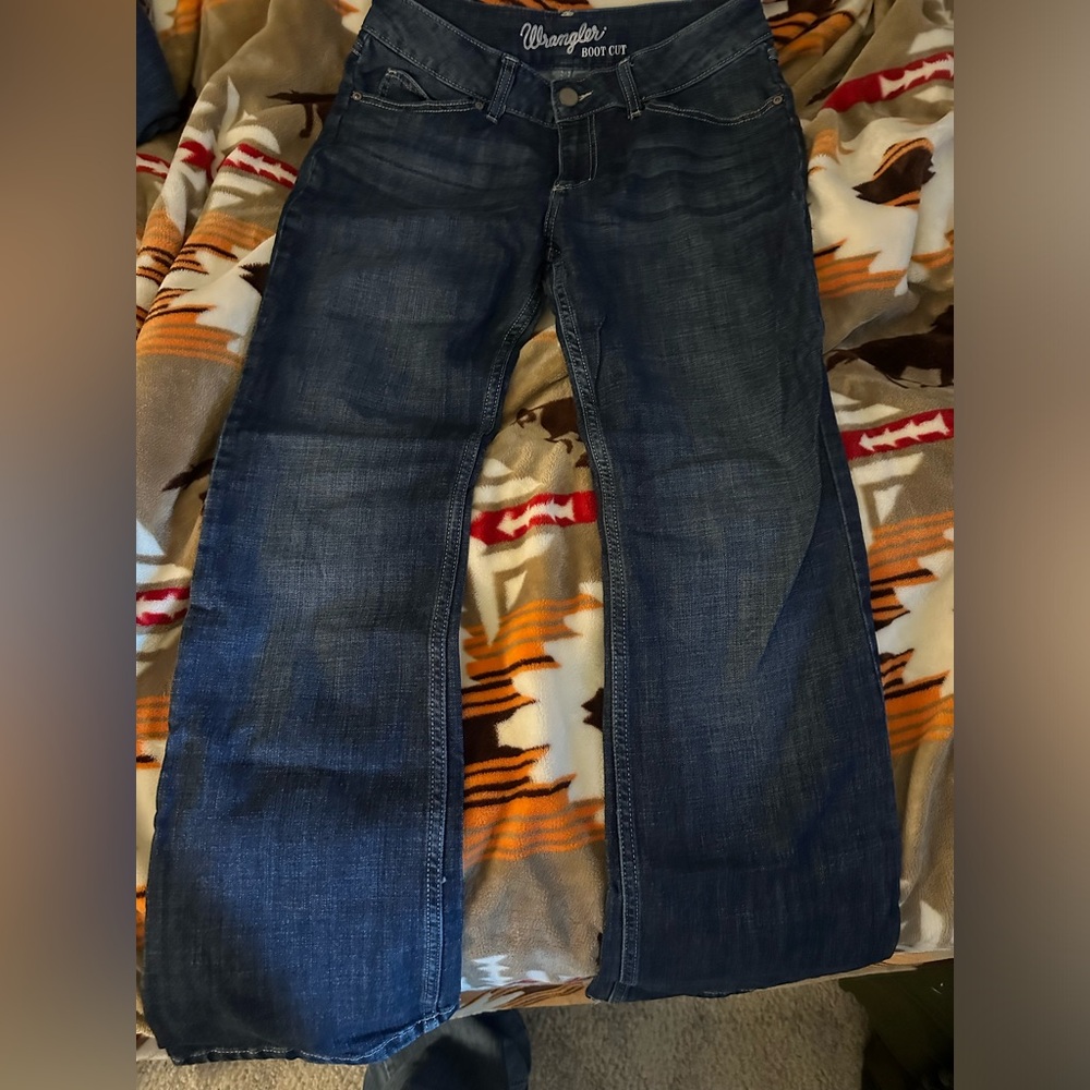 Wrangler boot cut jeans. Only work once or twice. New condition